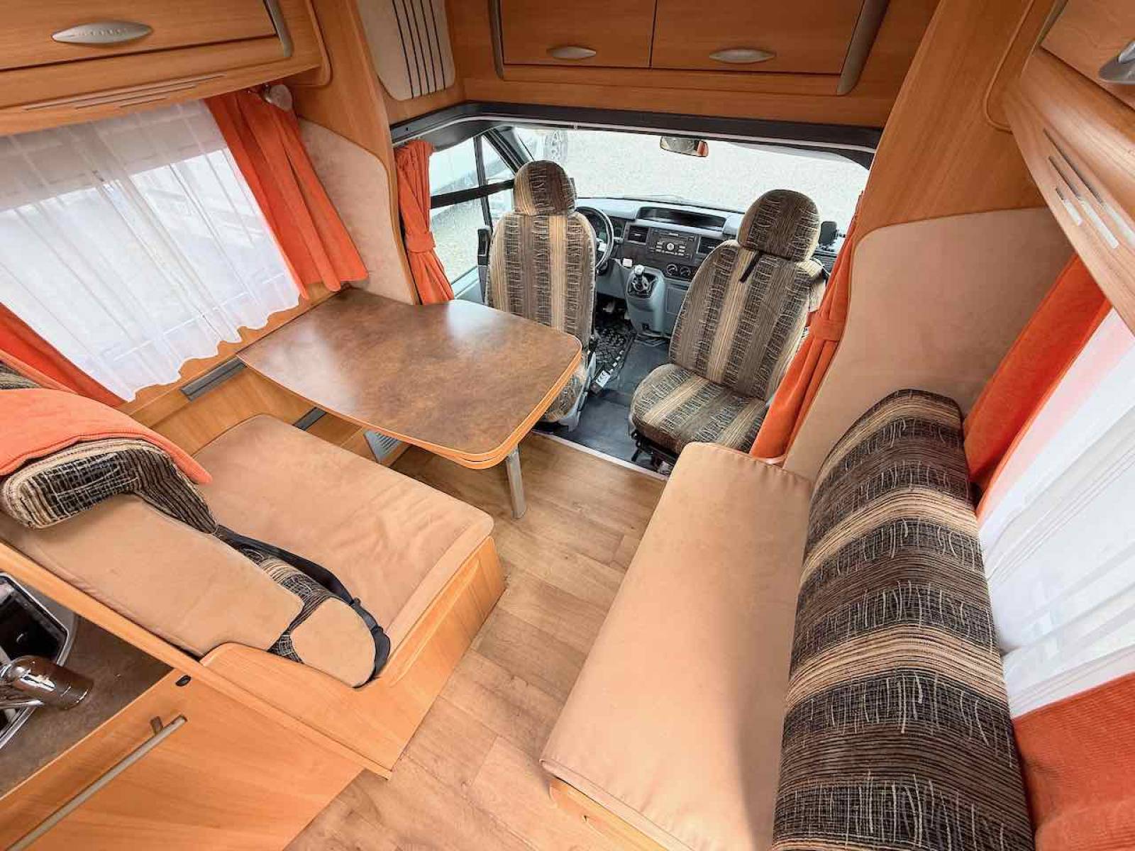 Vend Camping-car profilé occasion, lit sur soute, 7 m, Chausson Flash 18, à Roques proche de Toulouse (31)