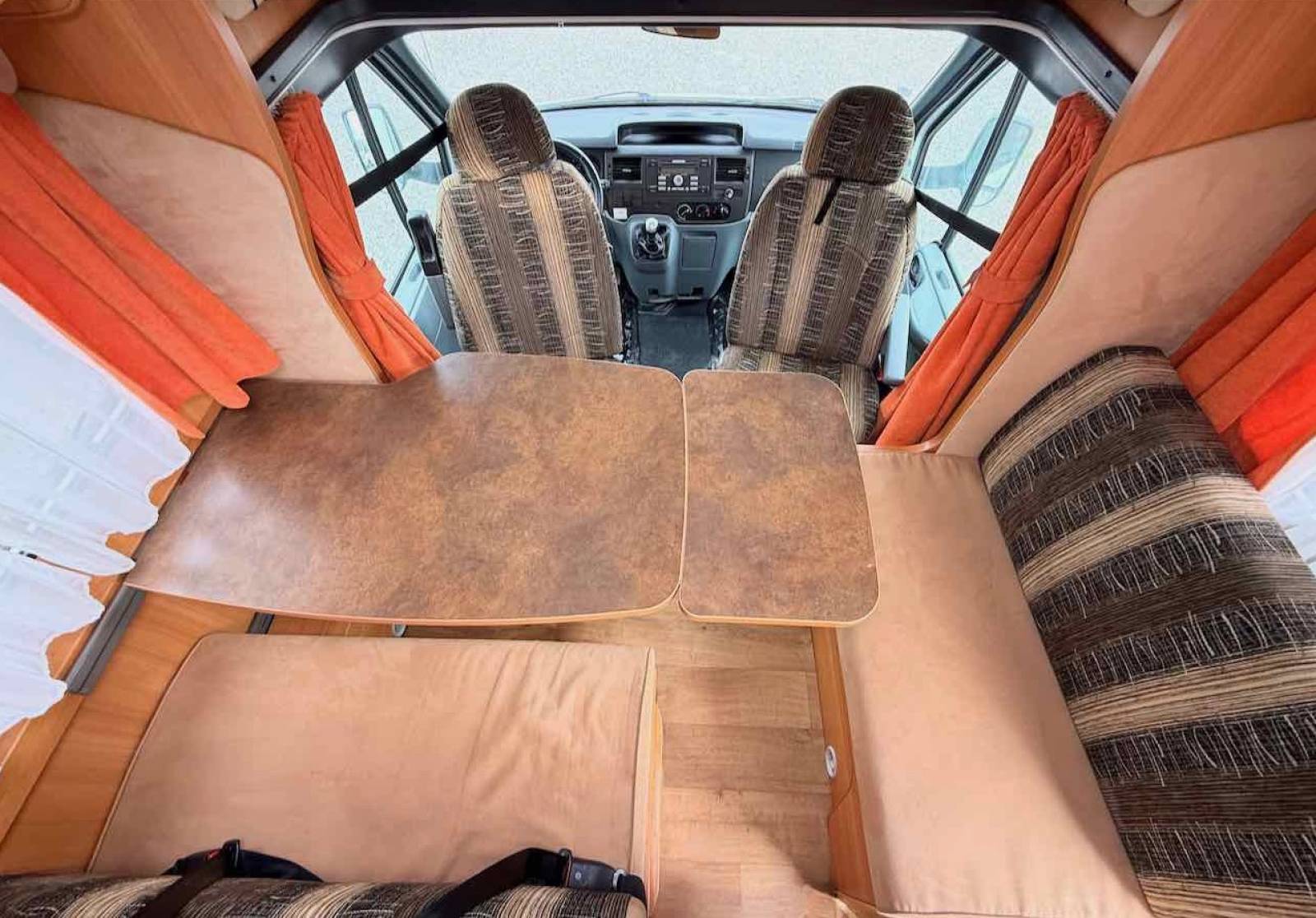 Achat Camping-car profilé occasion, lit sur soute, 7 m, Chausson Flash 18, à Roques proche de Toulouse (31)