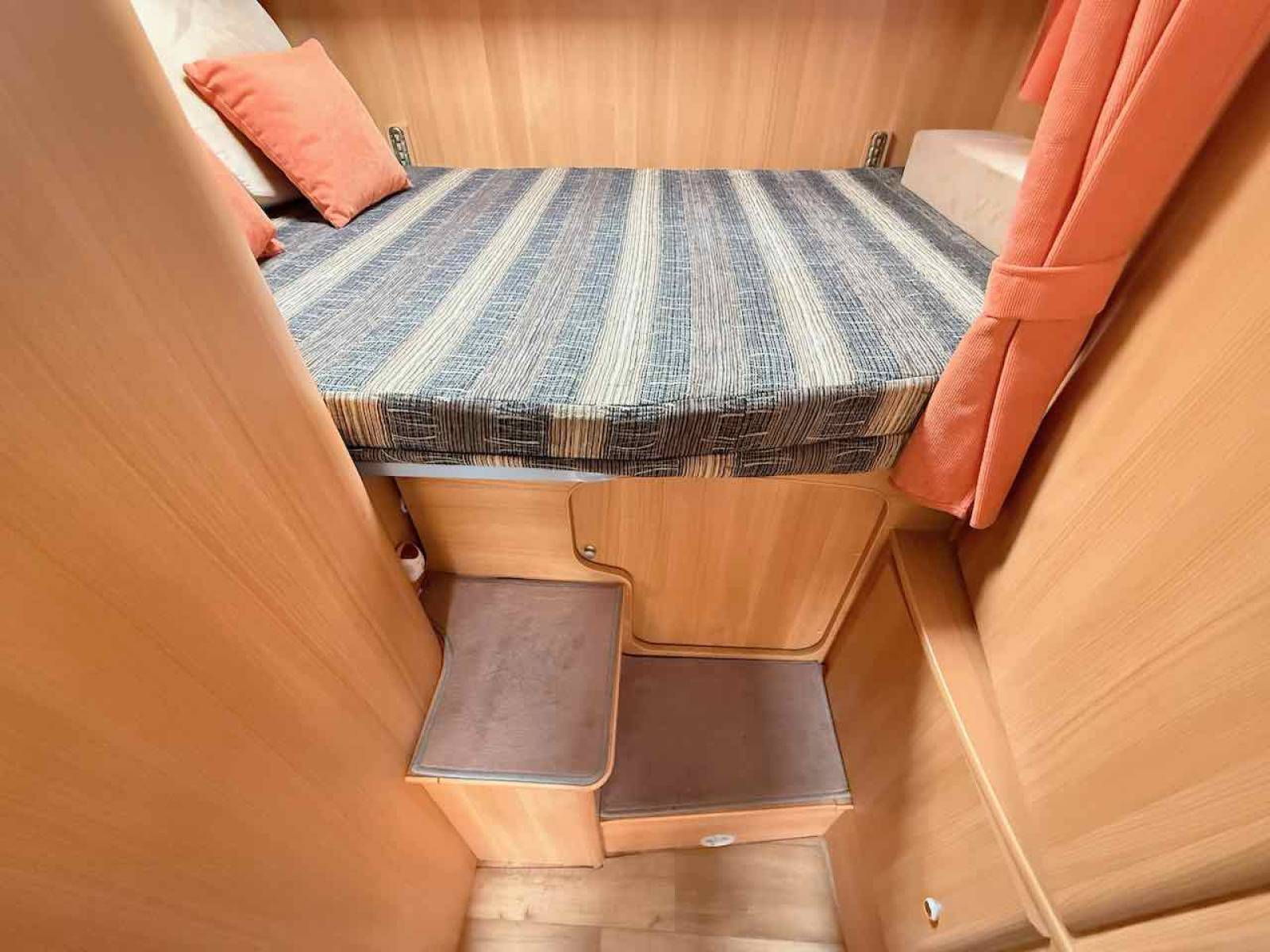 Vend Camping-car profilé occasion, lit sur soute, 7 m, Chausson Flash 18, à Roques proche de Toulouse (31)