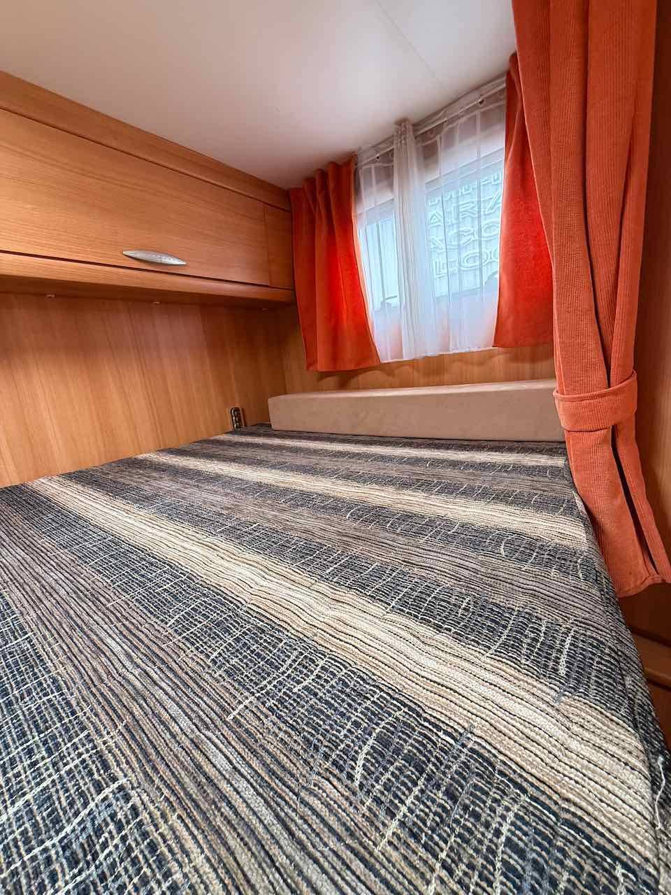 Achat Camping-car profilé occasion, lit sur soute, 7 m, Chausson Flash 18, à Roques proche de Toulouse (31)