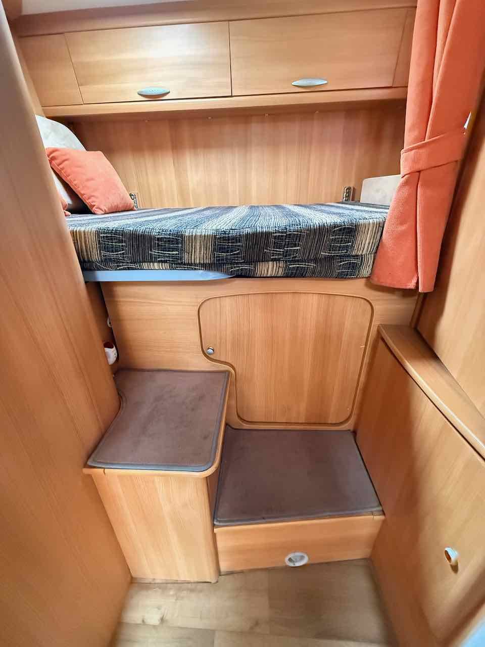 Vend Camping-car profilé occasion, lit sur soute, 7 m, Chausson Flash 18, à Roques proche de Toulouse (31)