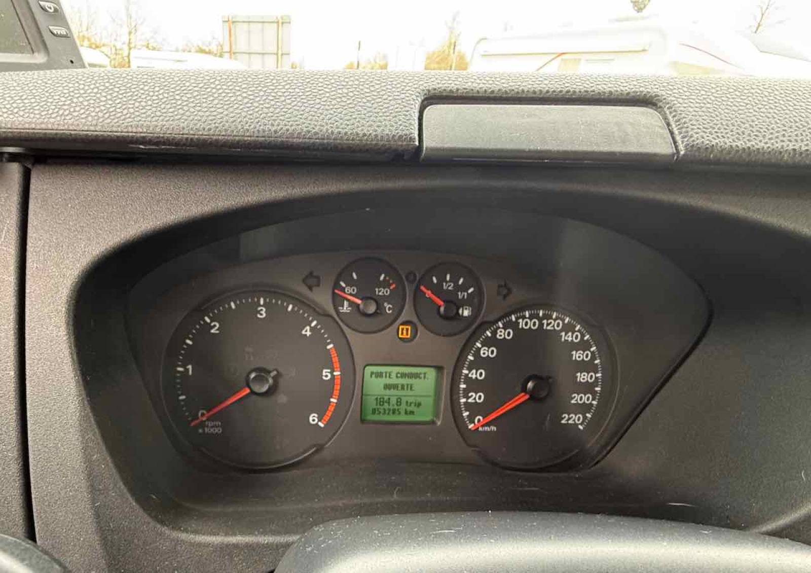 Vend Camping-car profilé occasion, lit sur soute, 7 m, Chausson Flash 18, à Roques proche de Toulouse (31)