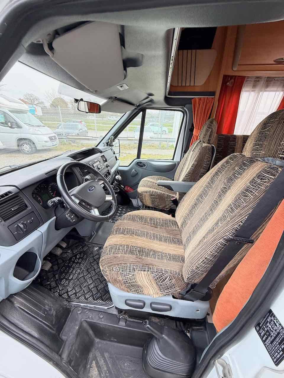 Achat Camping-car profilé occasion, lit sur soute, 7 m, Chausson Flash 18, à Roques proche de Toulouse (31)