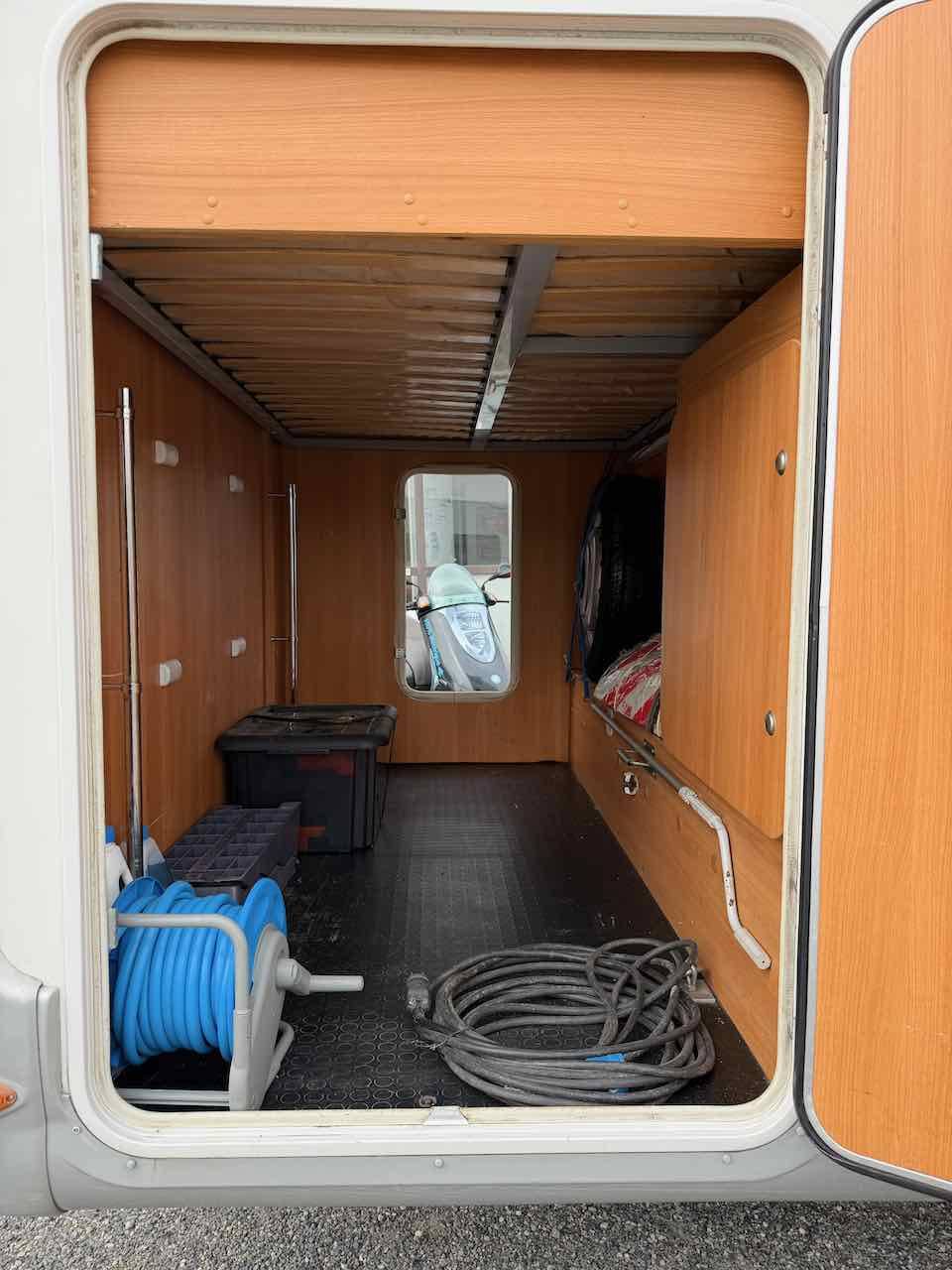 Achat Camping-car profilé occasion, lit sur soute, 7 m, Chausson Flash 18, à Roques proche de Toulouse (31)