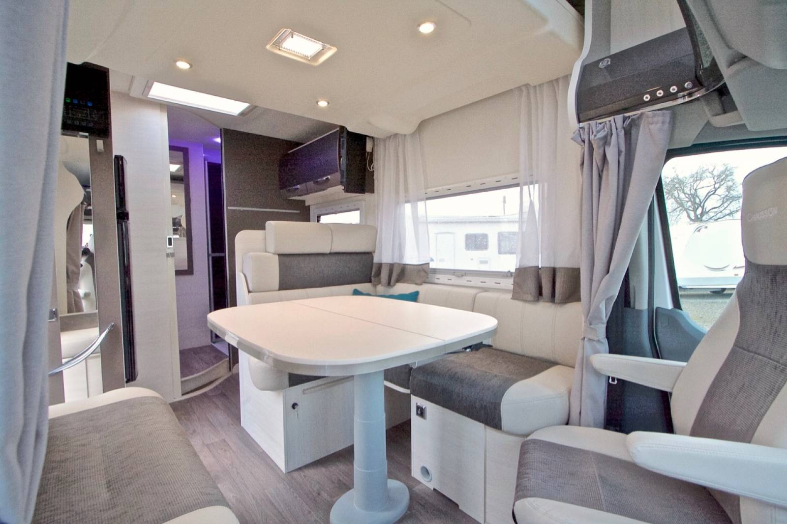 Achat Camping-car Profilé Occasion Maxi-salon, lit de pavillon, Chausson Korus 610, à Toulouse-Roques (31)