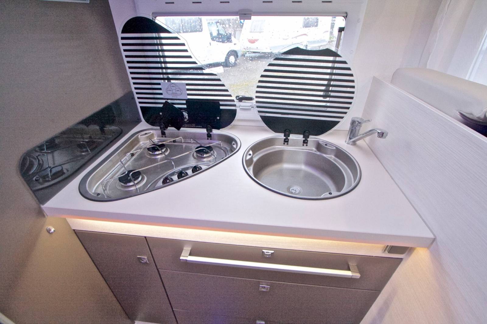 vend Camping-car Profilé Occasion Maxi-salon, lit de pavillon, Chausson Korus 610, à Toulouse-Roques (31)