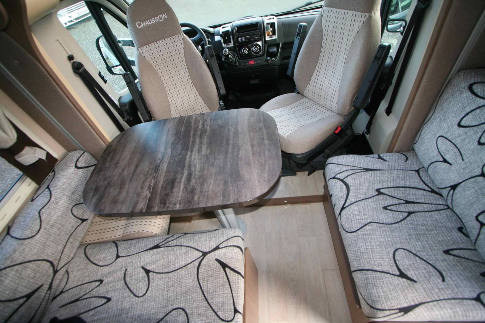 Achat Camping-car profilé occasion, lit central et lit de pavillon, 4 places, Chausson WELCOME 718 EB à roques proche de Toulouse (31)