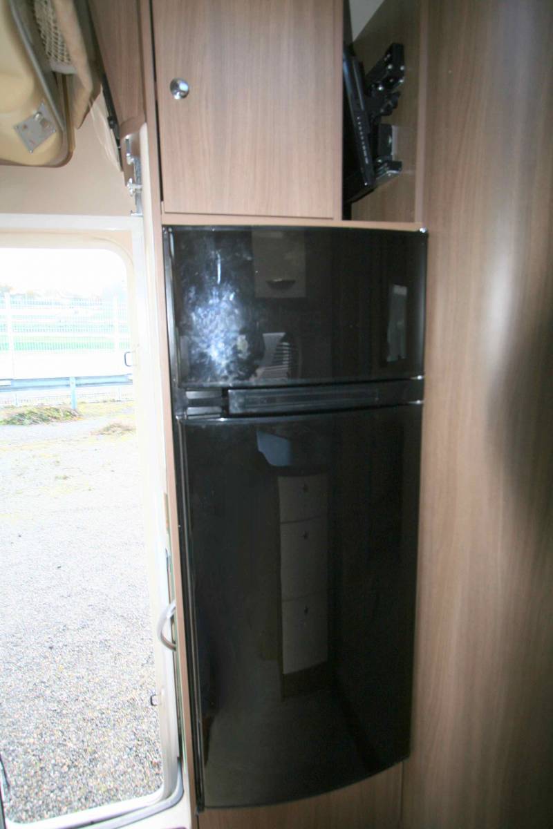 Camping-car profilé occasion, lit central et lit de pavillon, 4 places, Chausson WELCOME 718 EB à roques proche de Toulouse (31)