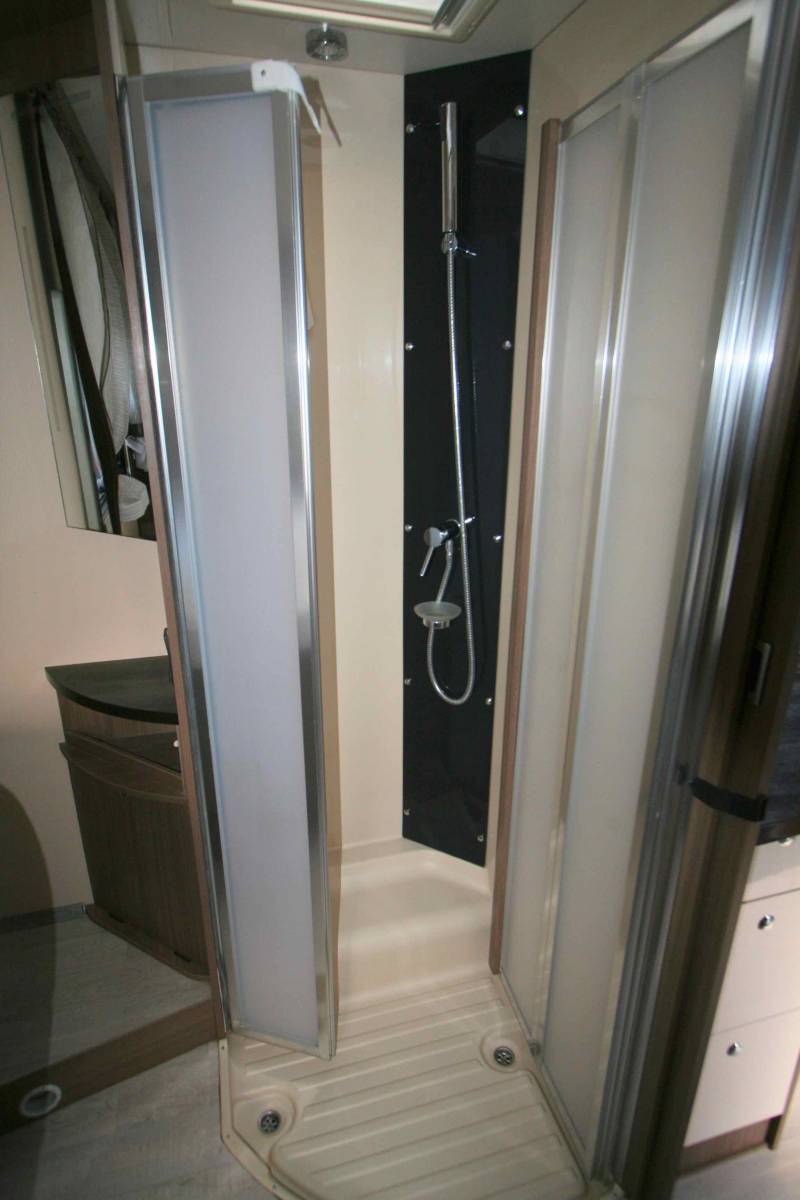 vend Camping-car profilé occasion, lit central et lit de pavillon, 4 places, Chausson WELCOME 718 EB à roques proche de Toulouse (31)