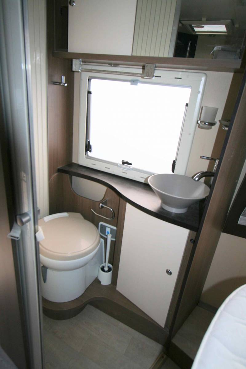 Achat Camping-car profilé occasion, lit central et lit de pavillon, 4 places, Chausson WELCOME 718 EB à roques proche de Toulouse (31)