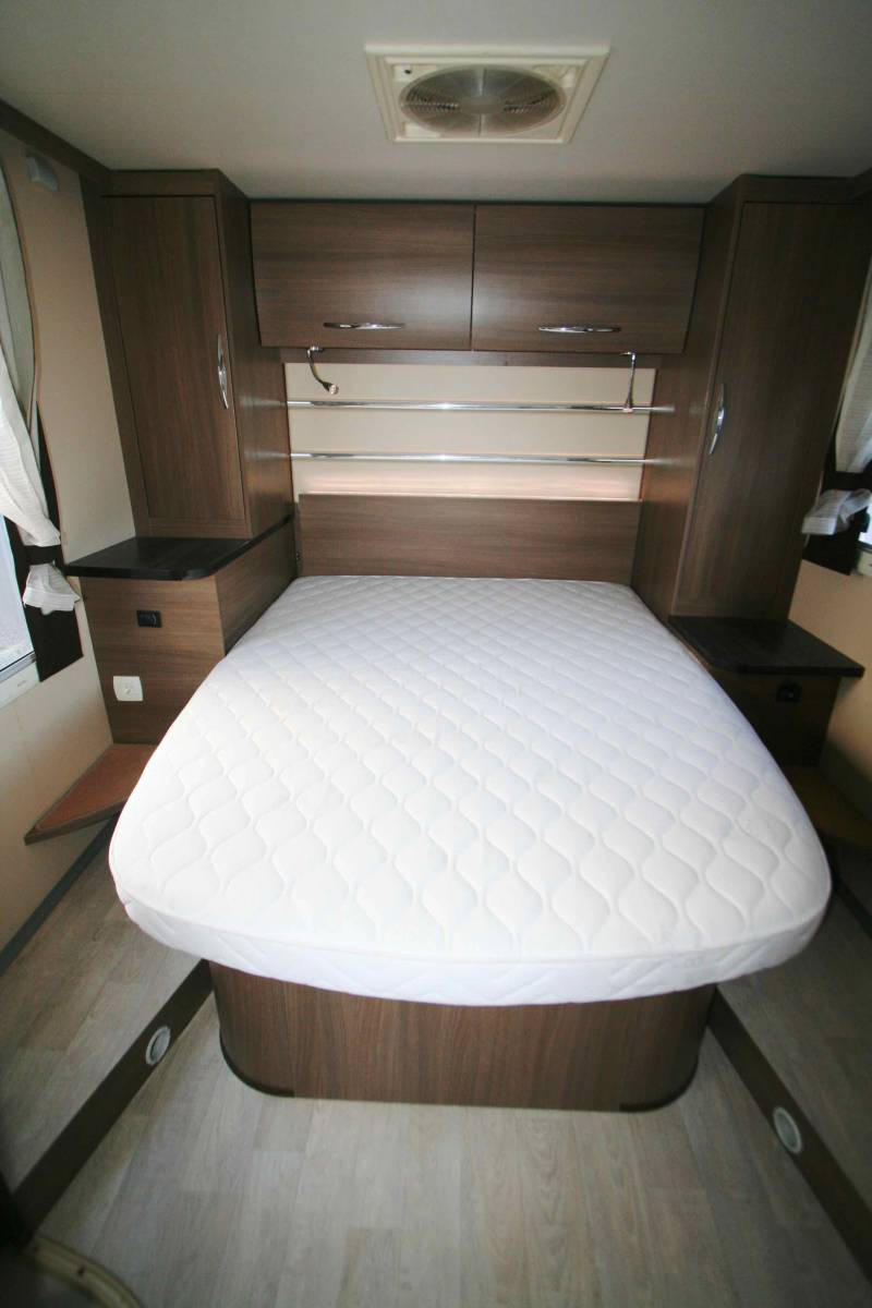 Camping-car profilé occasion, lit central et lit de pavillon, 4 places, Chausson WELCOME 718 EB à roques proche de Toulouse (31)