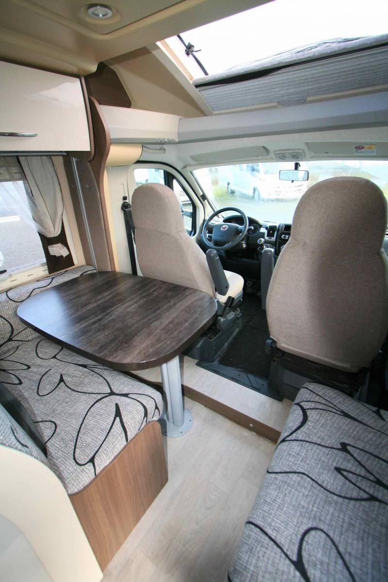 vend Camping-car profilé occasion, lit central et lit de pavillon, 4 places, Chausson WELCOME 718 EB à roques proche de Toulouse (31)