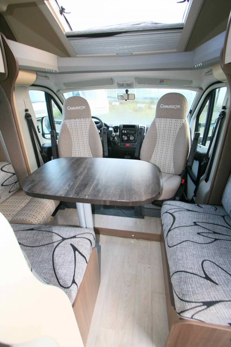 Camping-car profilé occasion, lit central et lit de pavillon, 4 places, Chausson WELCOME 718 EB à roques proche de Toulouse (31)