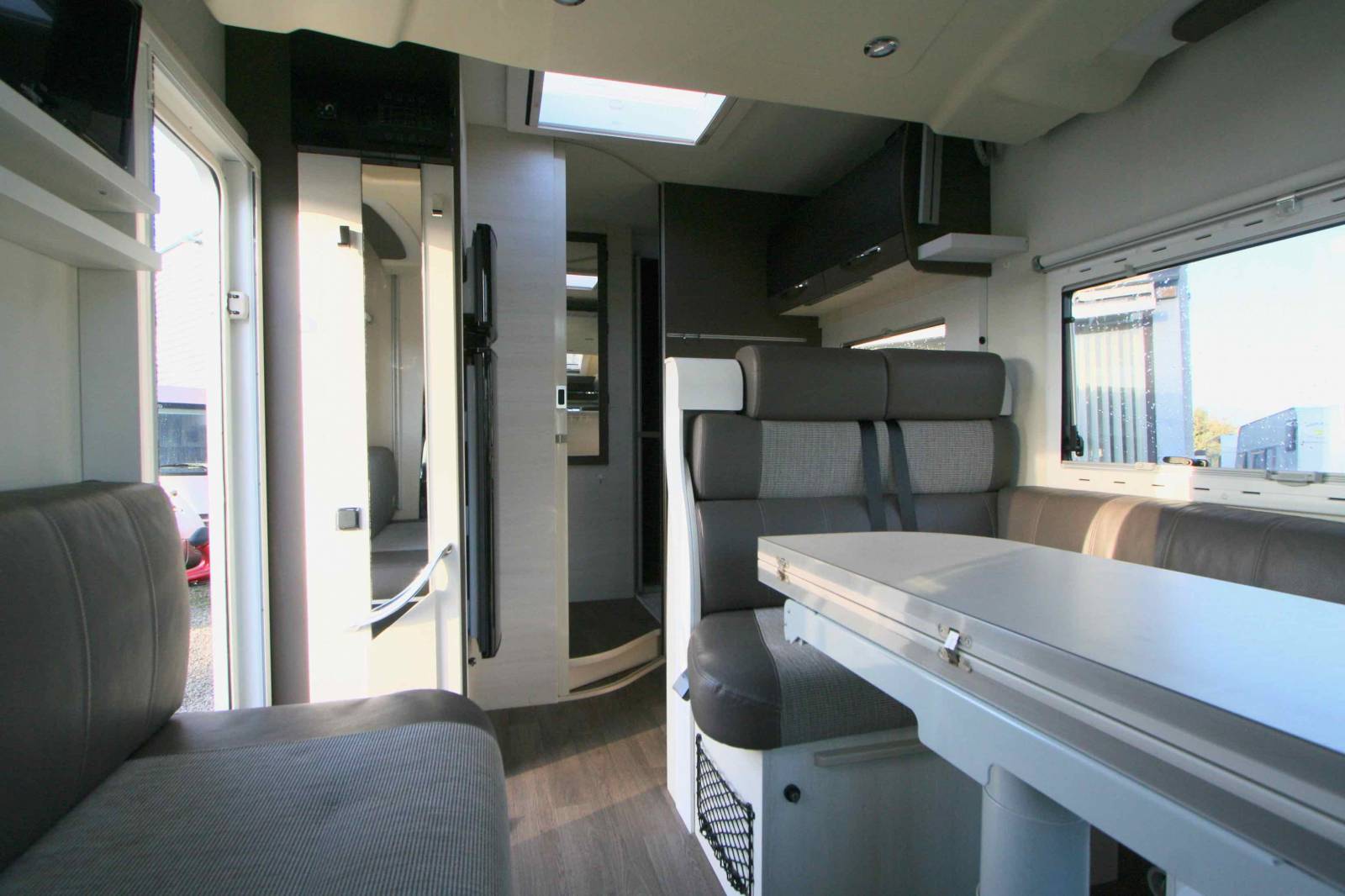 Camping-car profilé occasion récent, 4 places, maxi salon, Chausson Welcome 610, à Roques, proche de Toulouse (31)