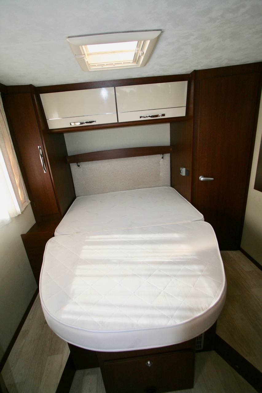 Vend Camping-car profilé occasion, lit central, 4 places, CI X TTIL Elite S, à Roques proche de Toulouse (31)