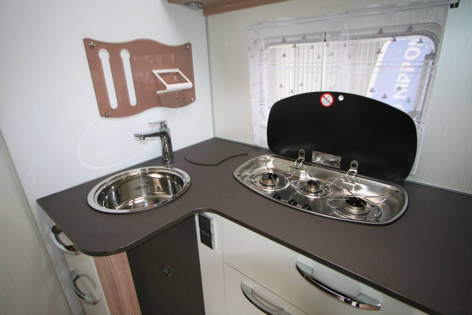 Achat Camping-car profilé d'occasion presque neuf, Maxi-salon, face à face, Bürstner T 680 G Delfin Harmony Line, à Roques proche de Toulouse 31