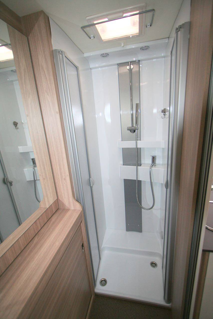 Camping-car profilé d'occasion presque neuf, Maxi-salon, face à face, Bürstner T 680 G Delfin Harmony Line, à Roques proche de Toulouse 31