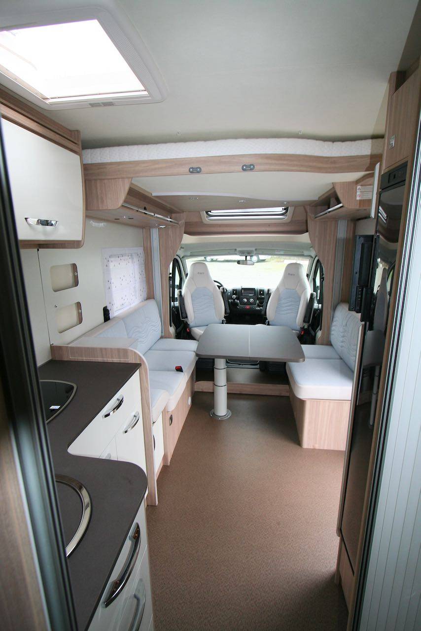 Achat Camping-car profilé d'occasion presque neuf, Maxi-salon, face à face, Bürstner T 680 G Delfin Harmony Line, à Roques proche de Toulouse 31