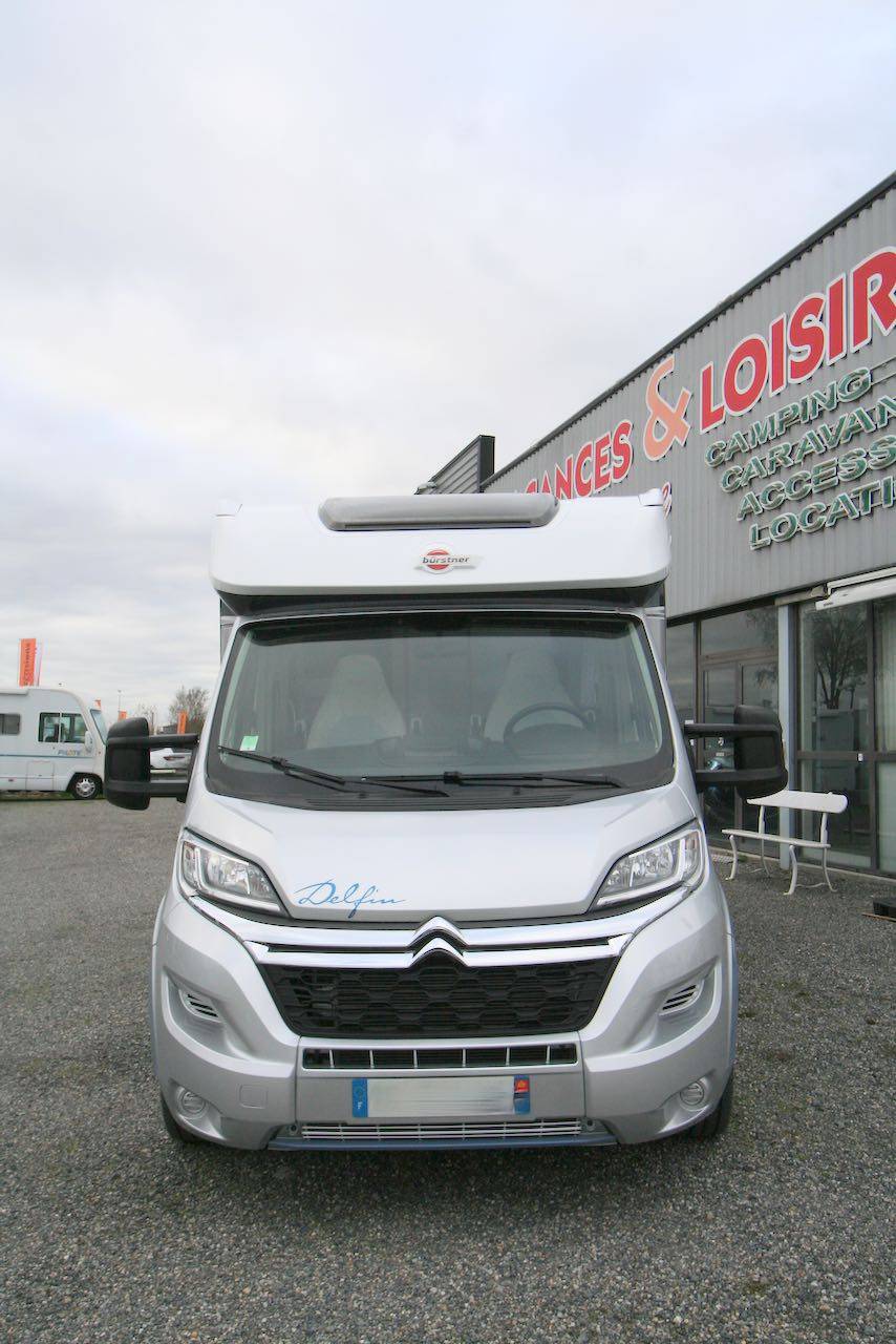 Camping-car profilé d'occasion presque neuf, Maxi-salon, face à face, Bürstner T 680 G Delfin Harmony Line, à Roques proche de Toulouse 31