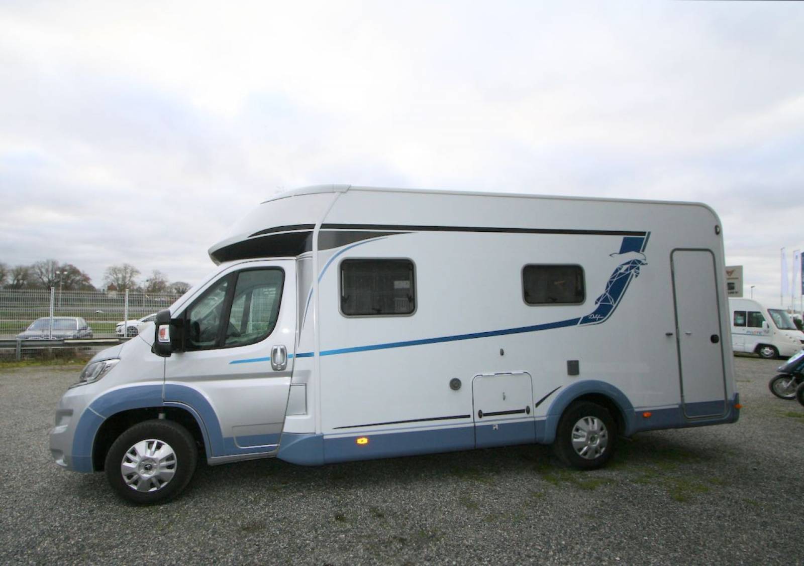 Achat Camping-car profilé d'occasion presque neuf, Maxi-salon, face à face, Bürstner T 680 G Delfin Harmony Line, à Roques proche de Toulouse 31