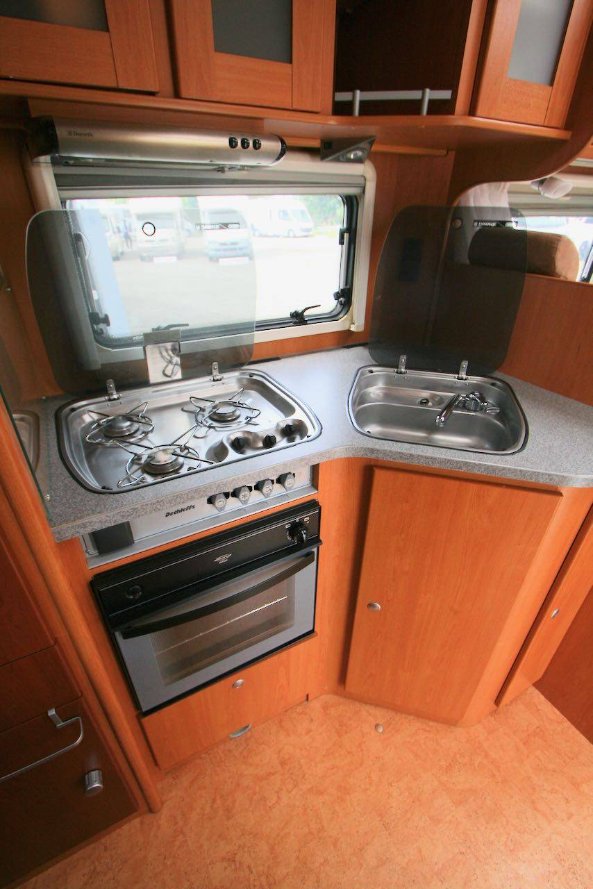 Vend Camping-car profilé occasion, Dethleffs Esprit Globetrotter RT 6844 à Roque proche de Toulouse (31)