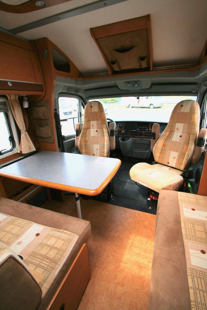 Vend Camping-car profilé occasion, Dethleffs Esprit Globetrotter RT 6844 à Roque proche de Toulouse (31)