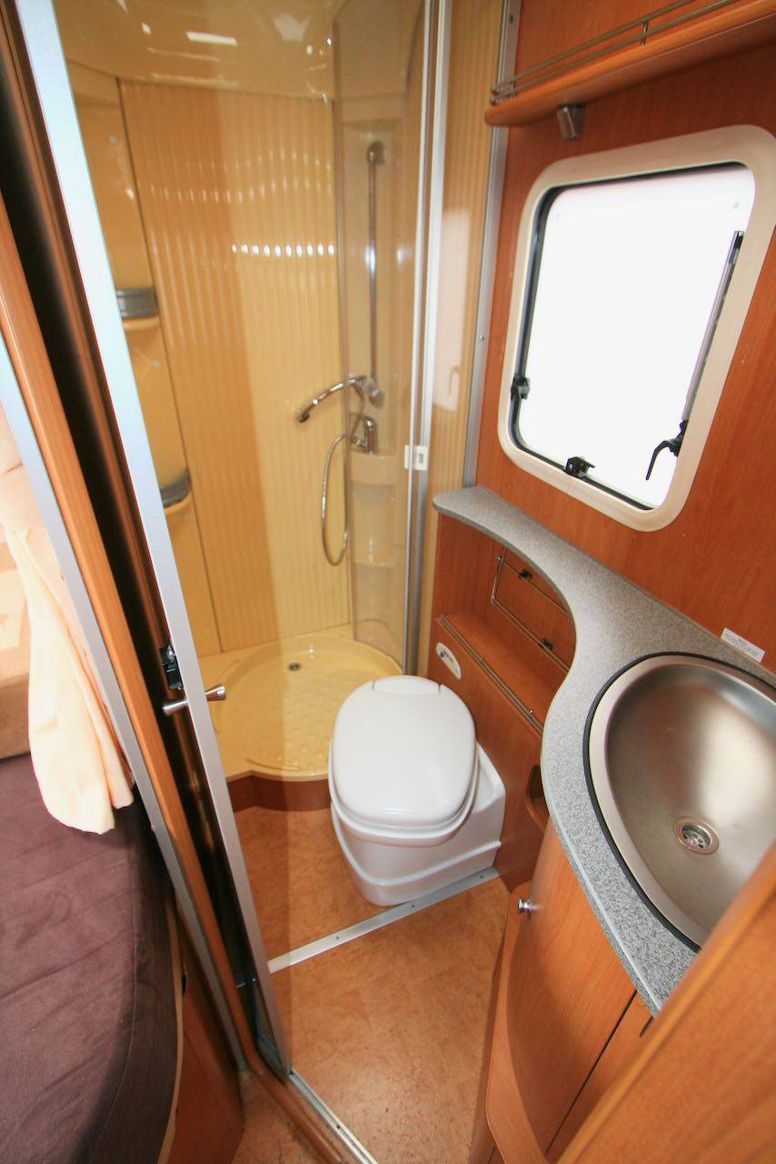 Vend Camping-car profilé occasion, Dethleffs Esprit Globetrotter RT 6844 à Roque proche de Toulouse (31)