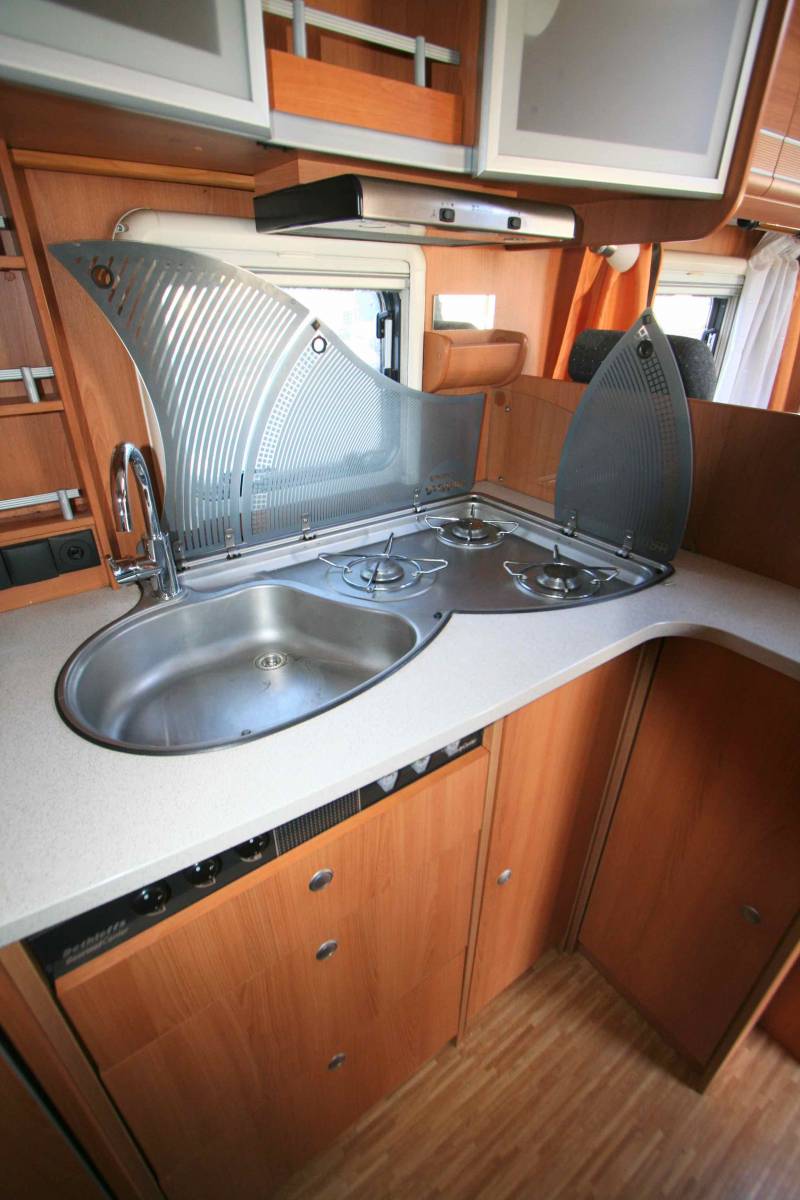 Vend Camping-car Intégral Dethleffs d'occasion, lit sur soute, 4 places, Dethleffs I 6571, à Roques proche de Toulouse (31)