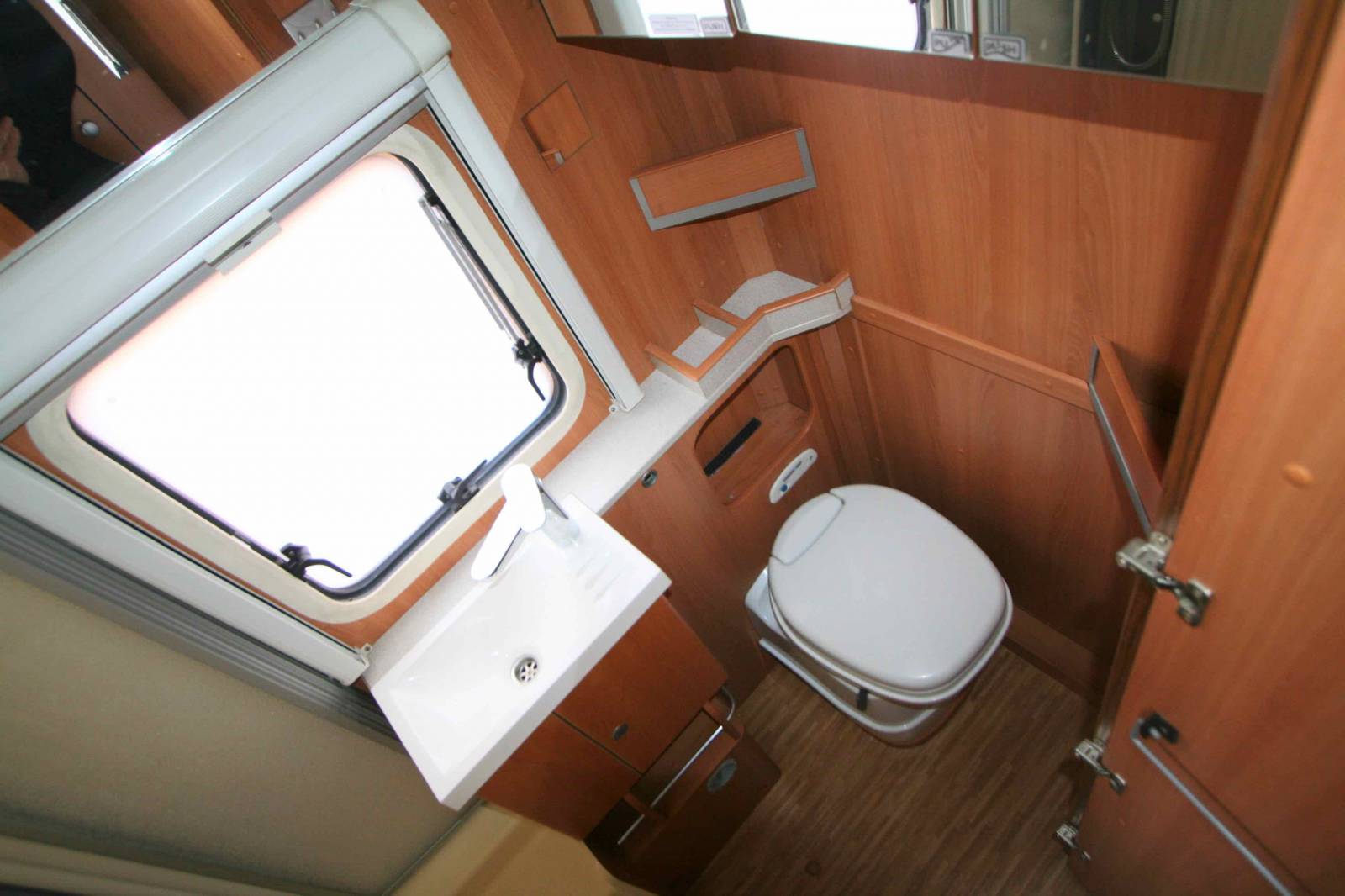 Achat Camping-car Intégral Dethleffs d'occasion, lit sur soute, 4 places, Dethleffs I 6571, à Roques proche de Toulouse (31)