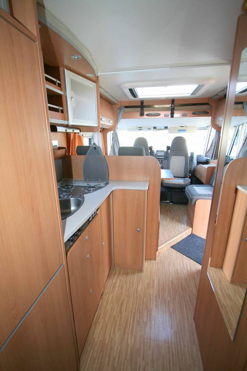 Camping-car Intégral Dethleffs d'occasion, lit sur soute, 4 places, Dethleffs I 6571, à Roques proche de Toulouse (31)