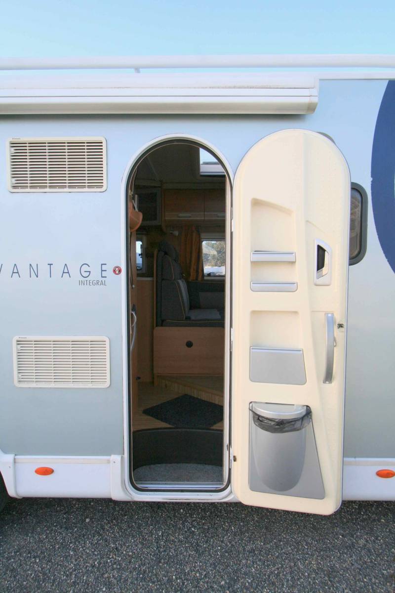 Achat Camping-car Intégral Dethleffs d'occasion, lit sur soute, 4 places, Dethleffs I 6571, à Roques proche de Toulouse (31)