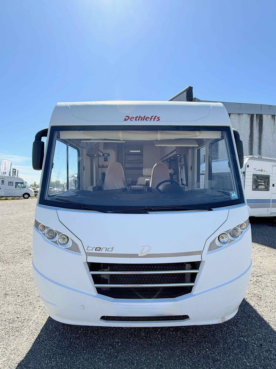 Vend Camping-car intégral occasion, lit central et de pavillon, Dethleffs Trend I 7057 DBM, à Roques, Midi-Pyrénées.