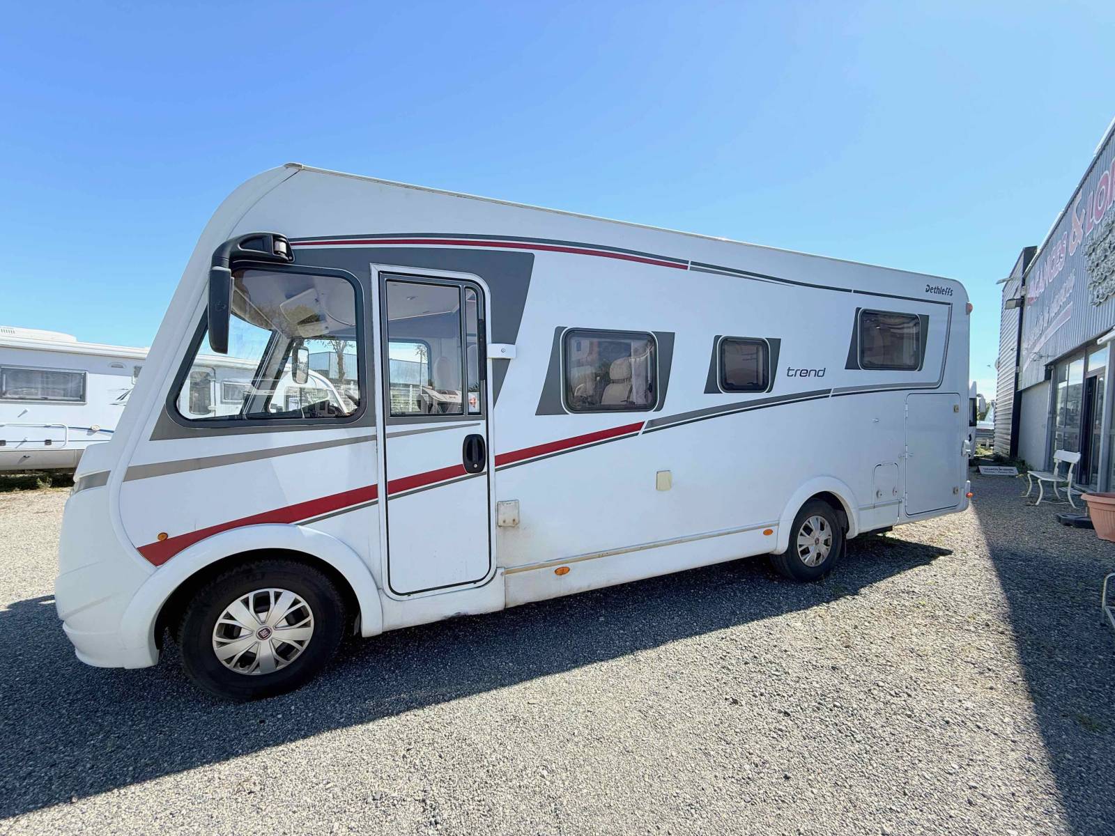 Camping-car intégral occasion, lit central et de pavillon, Dethleffs Trend I 7057 DBM, à Roques, Midi-Pyrénées.