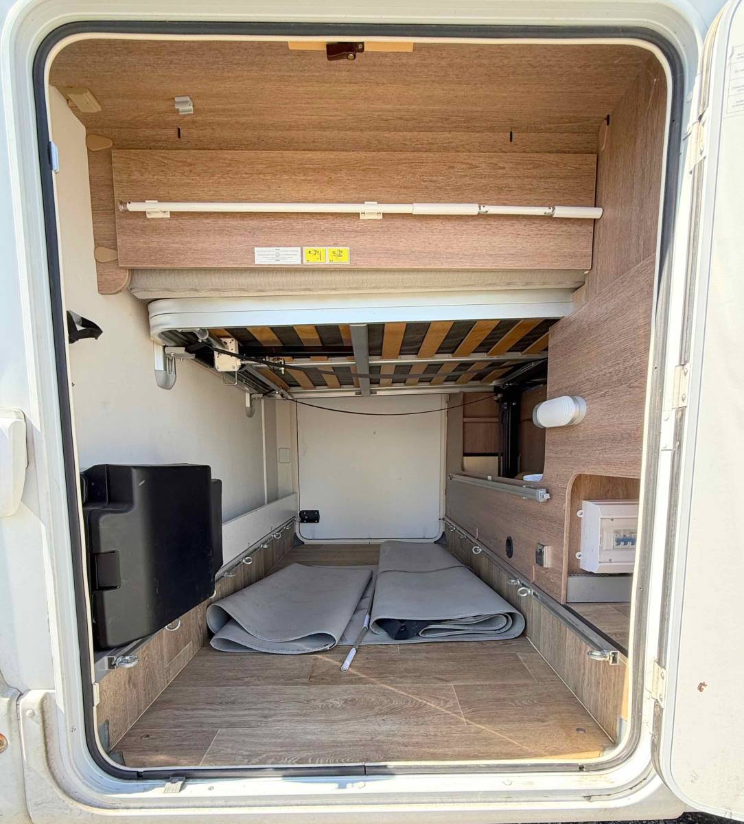 Vend Camping-car intégral occasion, lit central et de pavillon, Dethleffs Trend I 7057 DBM, à Roques, Midi-Pyrénées.