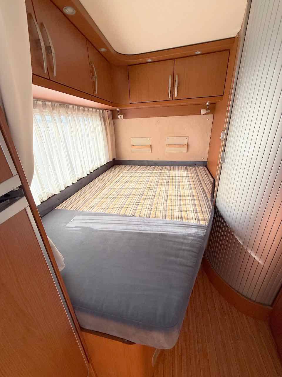 Superbe Camping-car Intégral Occasion, Lit à la française, 4 couchages, Eriba Jet 653 , chez Vacances et Loisirs spécialiste du camping-car d'occasion à Roques, proche de Toulouse (31)