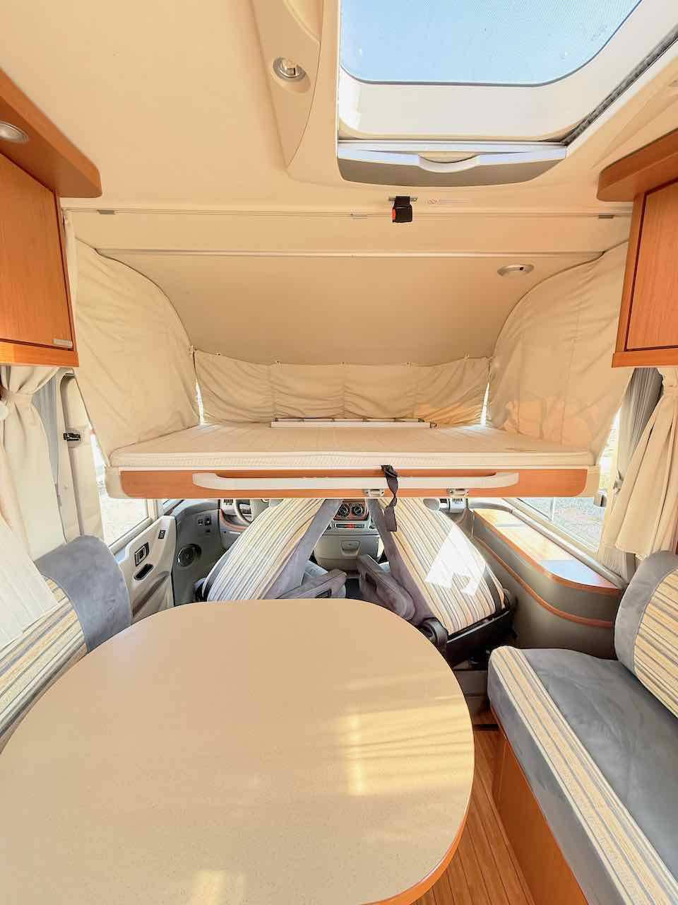 Superbe Camping-car Intégral Occasion, Lit à la française, 4 couchages, Eriba Jet 653 , chez Vacances et Loisirs spécialiste du camping-car d'occasion à Roques, proche de Toulouse (31)