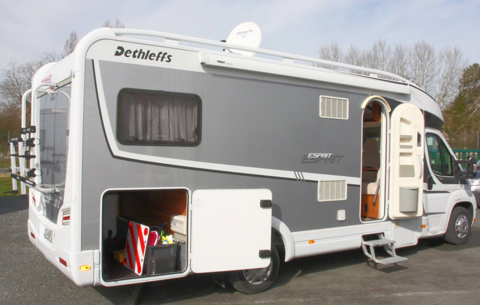 Location Camping-car profilé pour 2, lits jumeaux, tout compris, sur Bordeaux et Toulouse