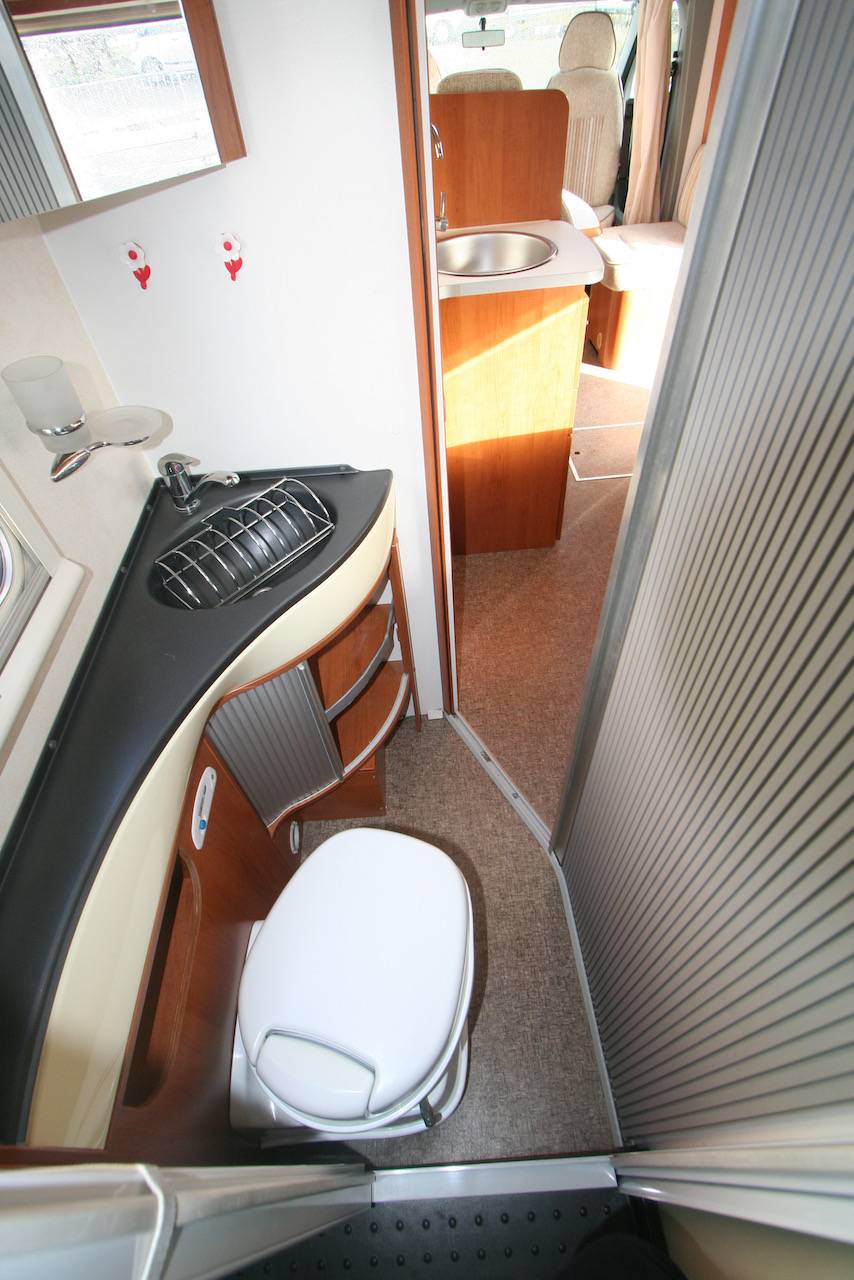 Vend Camping-car Profilé d’occasion, lit à la française, 4 places, moins de 7 m, Eura Mobil T 670 SBL à Roques proche de Toulouse (31