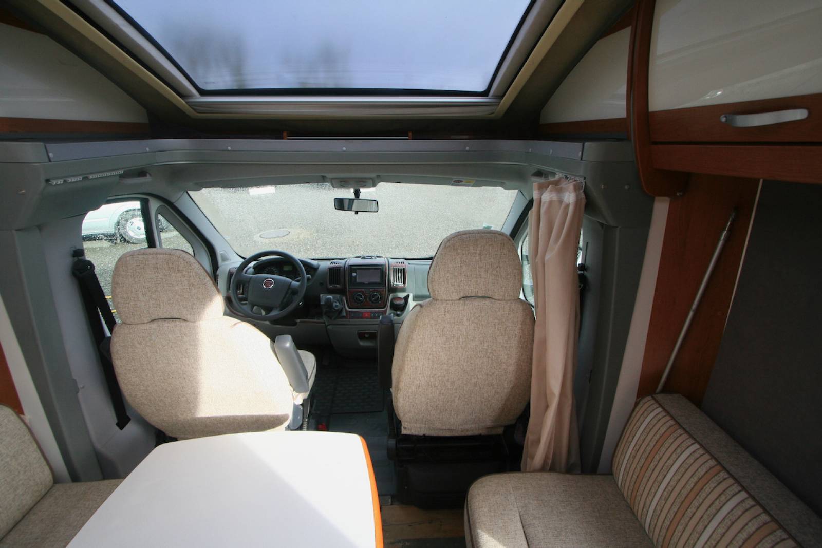 Achat Camping-car Profilé d’occasion, lit à la française, 4 places, moins de 7 m, Eura Mobil T 670 SBL à Roques proche de Toulouse (31