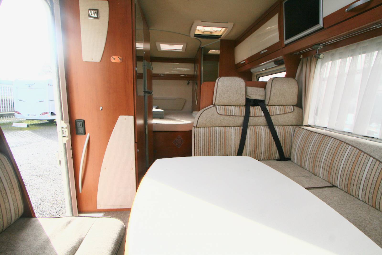 Vend Camping-car Profilé d’occasion, lit à la française, 4 places, moins de 7 m, Eura Mobil T 670 SBL à Roques proche de Toulouse (31