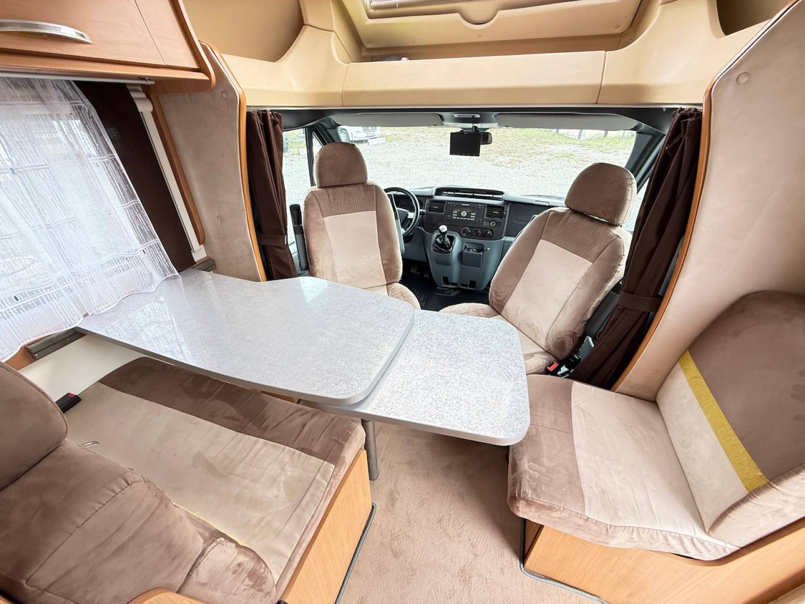 Camping-car profilé occasion compact, lits jumeaux, 4 places, 3 couchages, lit de pavillon 1 place, Chausson flash 16, à Roques proche de Toulouse (31).