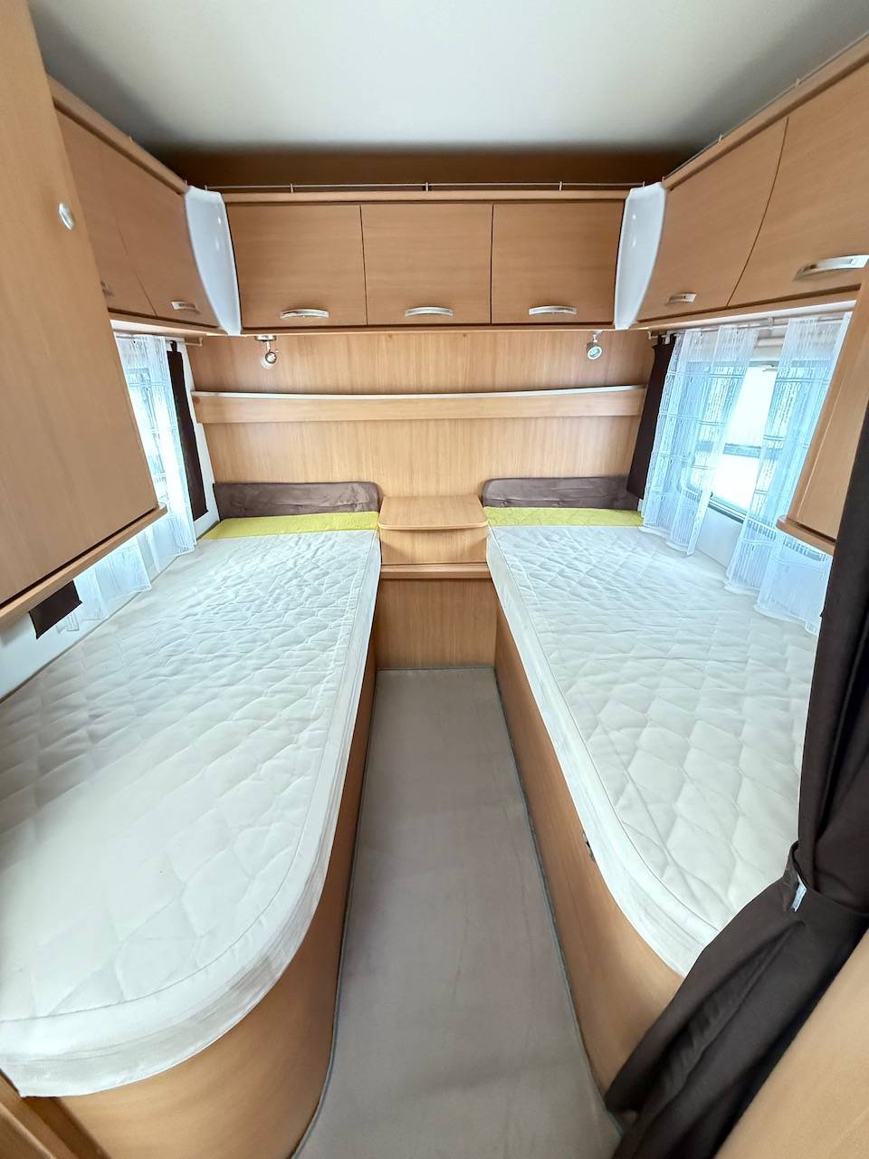 Vend Camping-car profilé occasion compact, lits jumeaux, 4 places, 3 couchages, lit de pavillon 1 place, Chausson flash 16, à Roques proche de Toulouse (31).