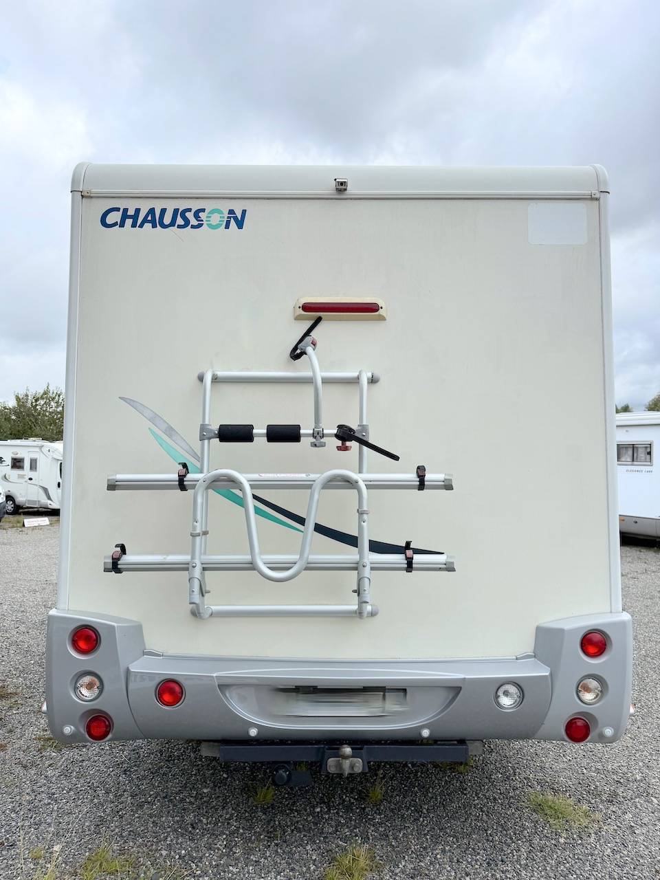 Vend Camping-car profilé occasion compact, lits jumeaux, 4 places, 3 couchages, lit de pavillon 1 place, Chausson flash 16, à Roques proche de Toulouse (31).