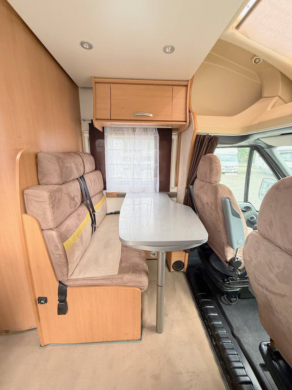 Achat Camping-car profilé occasion compact, lits jumeaux, 4 places, 3 couchages, lit de pavillon 1 place, Chausson flash 16, à Roques proche de Toulouse (31).