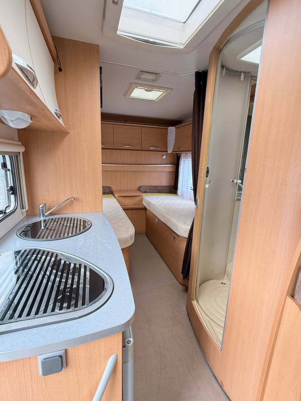 Camping-car profilé occasion compact, lits jumeaux, 4 places, 3 couchages, lit de pavillon 1 place, Chausson flash 16, à Roques proche de Toulouse (31).