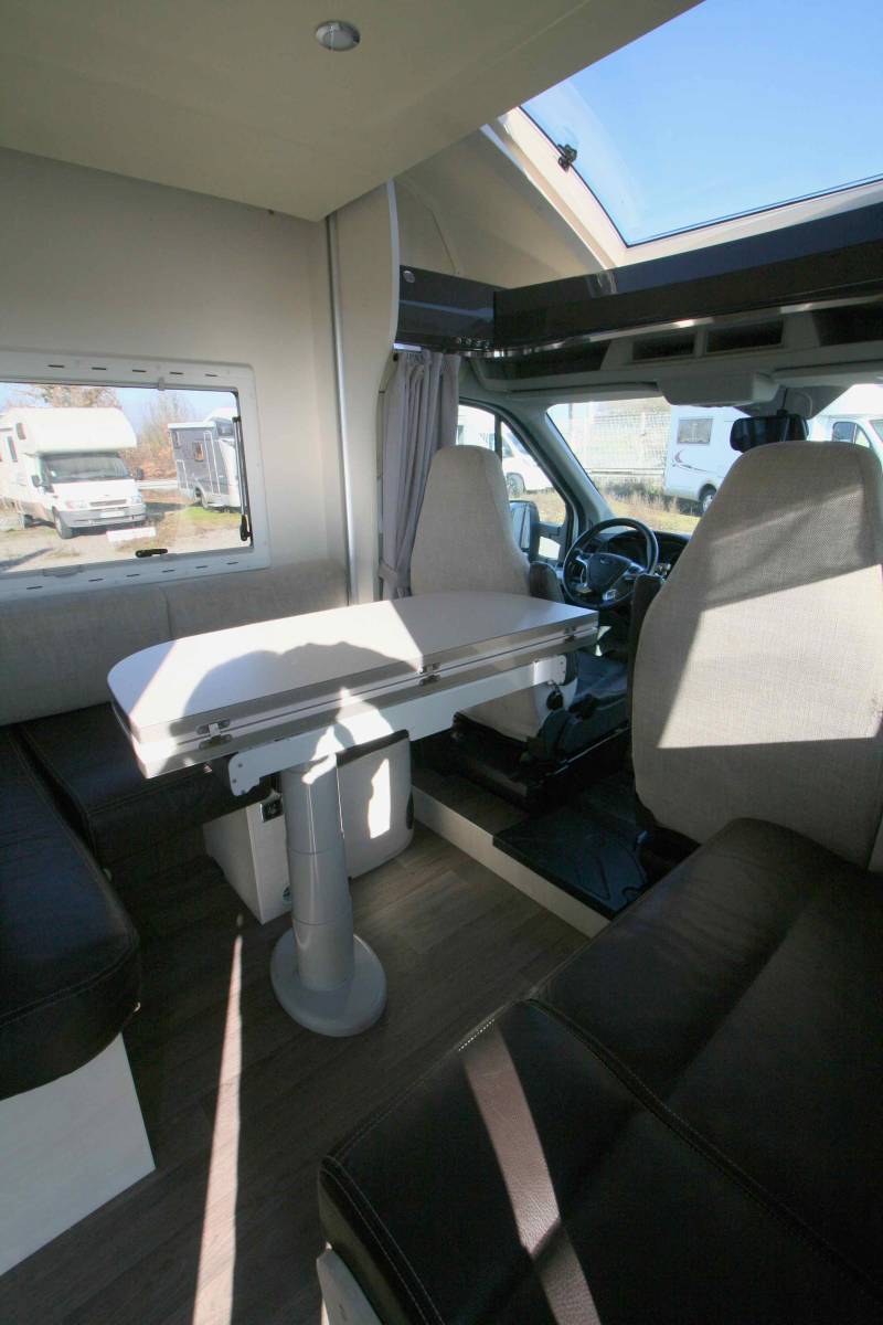 Vend Camping-car profilé occasion, 5 places, 6 couchages, lits superposés et lit de pavillon, Chausson Flash 716 à Roques proche de Toulouse (31)