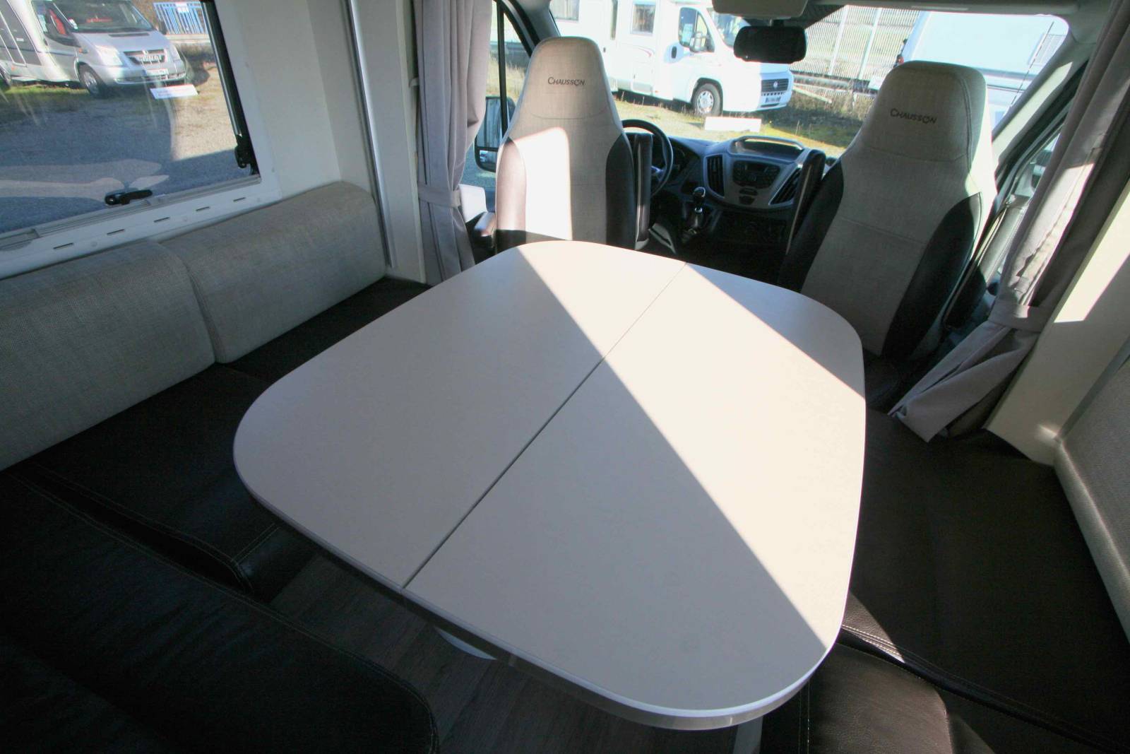 Achat Camping-car profilé occasion, 5 places, 6 couchages, lits superposés et lit de pavillon, Chausson Flash 716 à Roques proche de Toulouse (31)