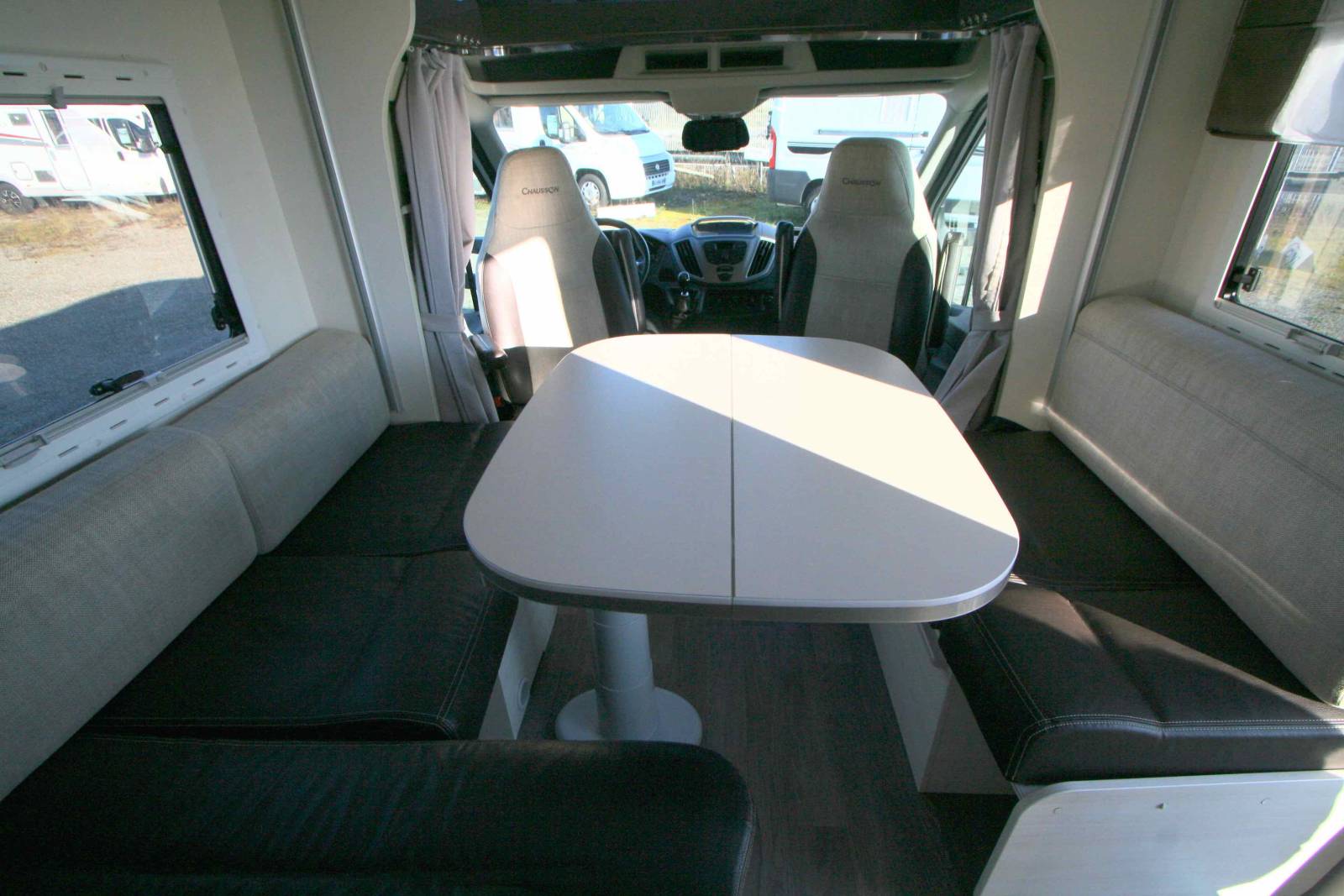 Vend Camping-car profilé occasion, 5 places, 6 couchages, lits superposés et lit de pavillon, Chausson Flash 716 à Roques proche de Toulouse (31)