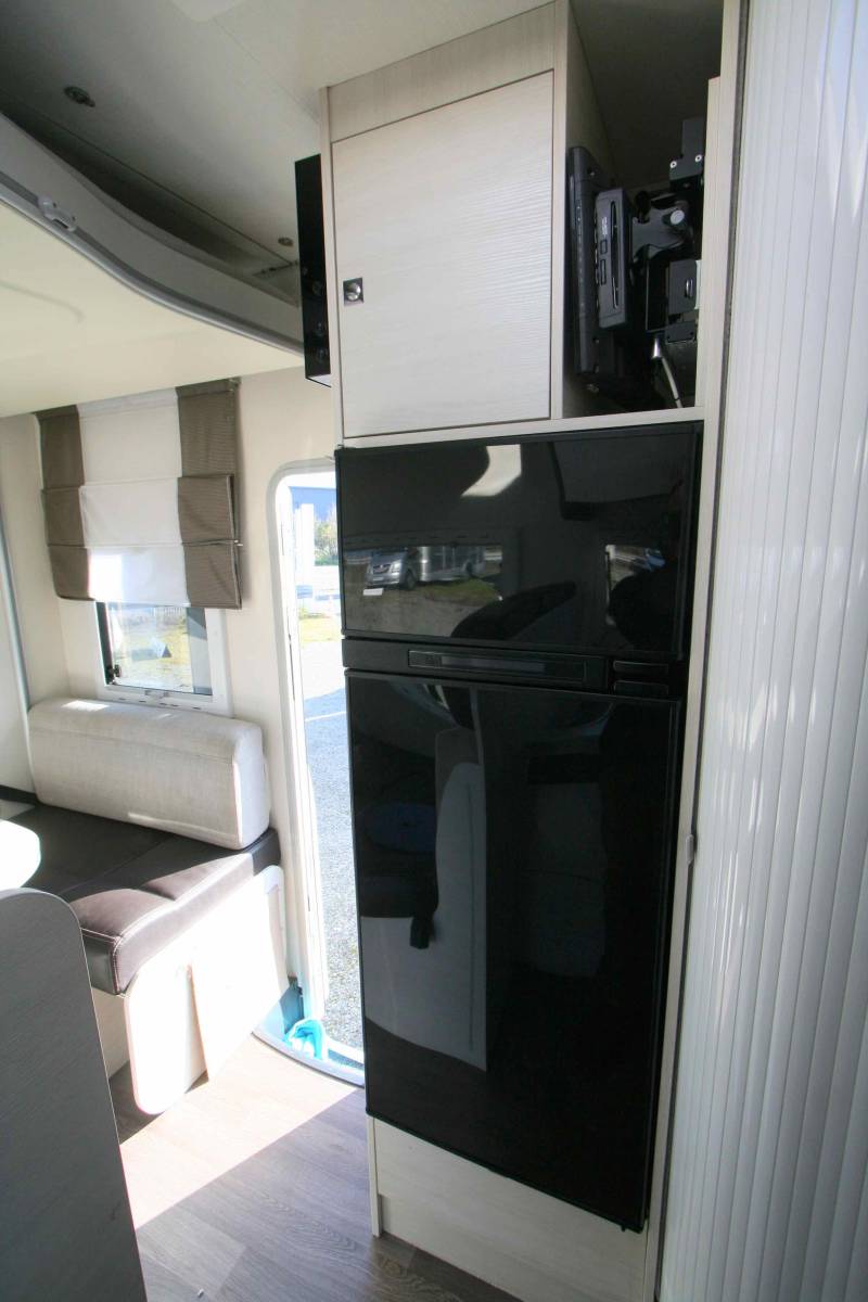 Camping-car profilé occasion, 5 places, 6 couchages, lits superposés et lit de pavillon, Chausson Flash 716 à Roques proche de Toulouse (31)