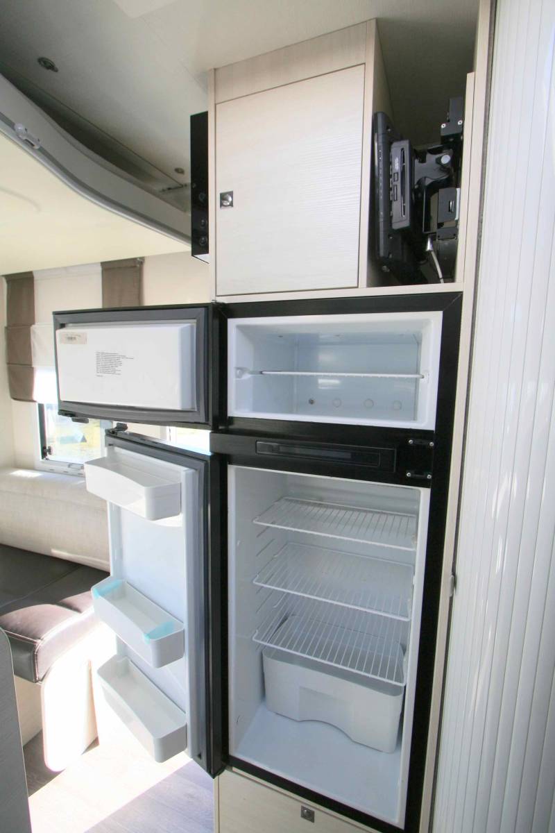 Vend Camping-car profilé occasion, 5 places, 6 couchages, lits superposés et lit de pavillon, Chausson Flash 716 à Roques proche de Toulouse (31)